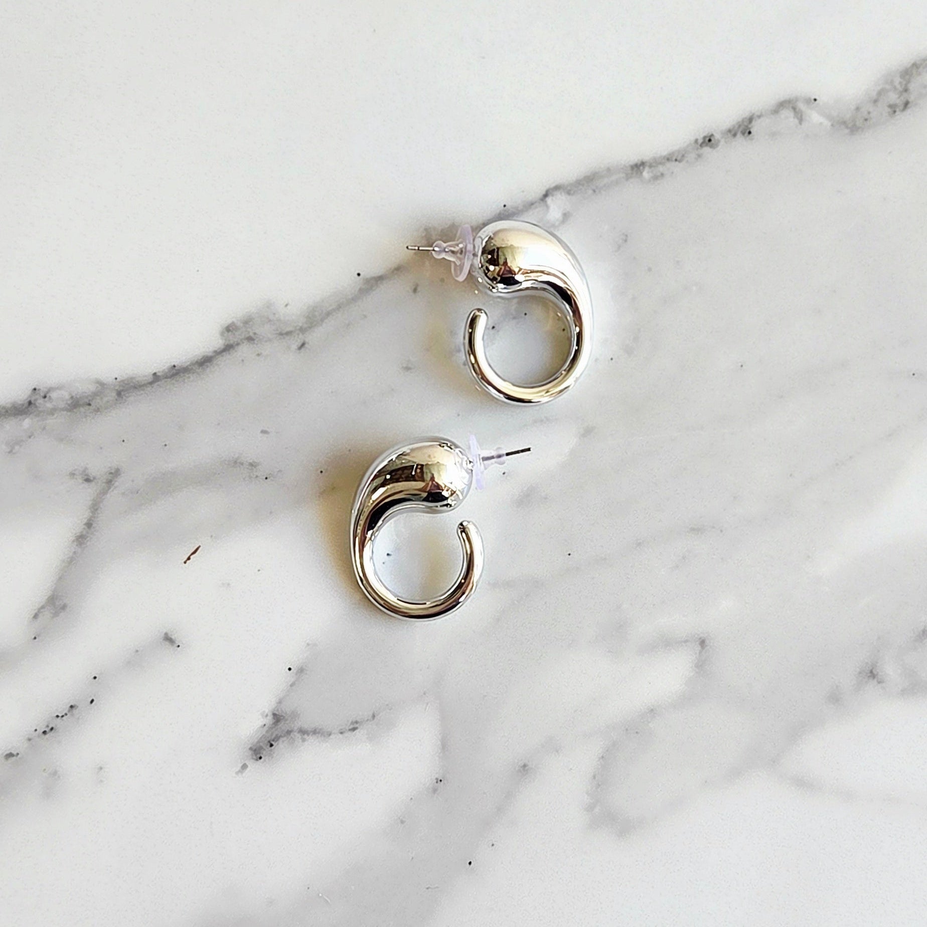 Brinco Fluxo – Prata (ABS)