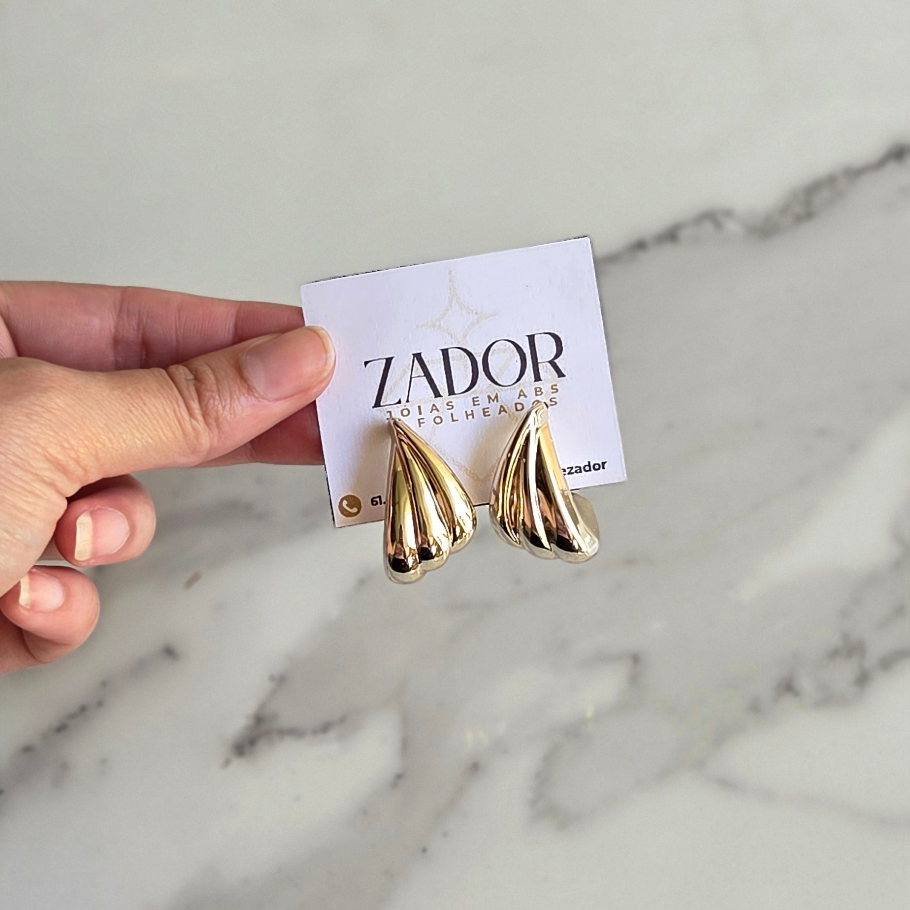 Brinco Duna – ABS Dourado | Leve | Design Escultural