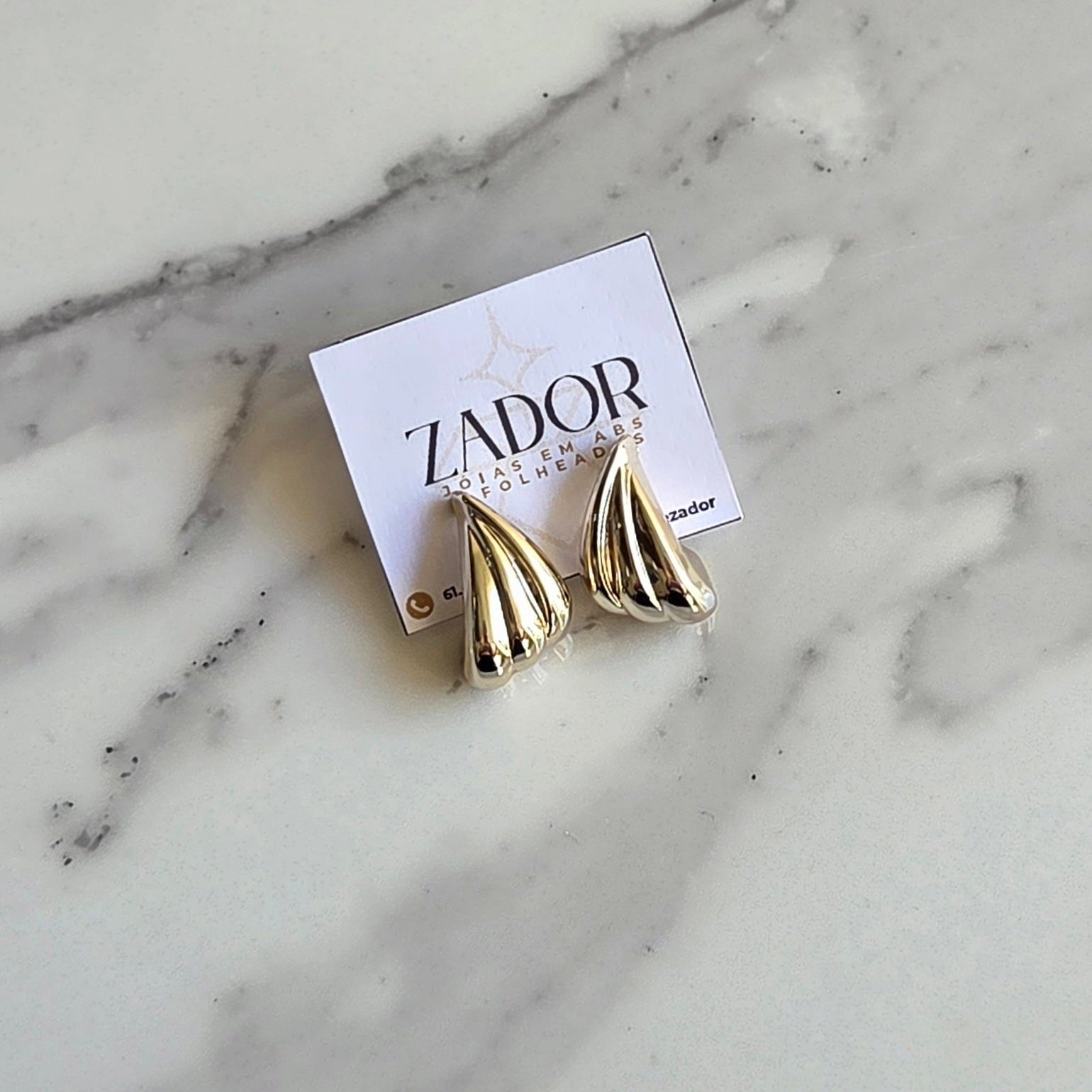 Brinco Duna – ABS Dourado | Leve | Design Escultural