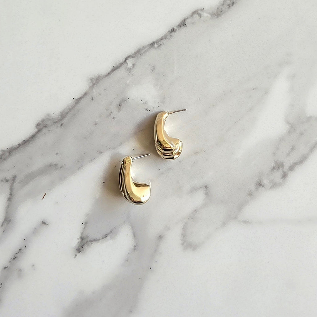 Brinco Duna – ABS Dourado | Leve | Design Escultural