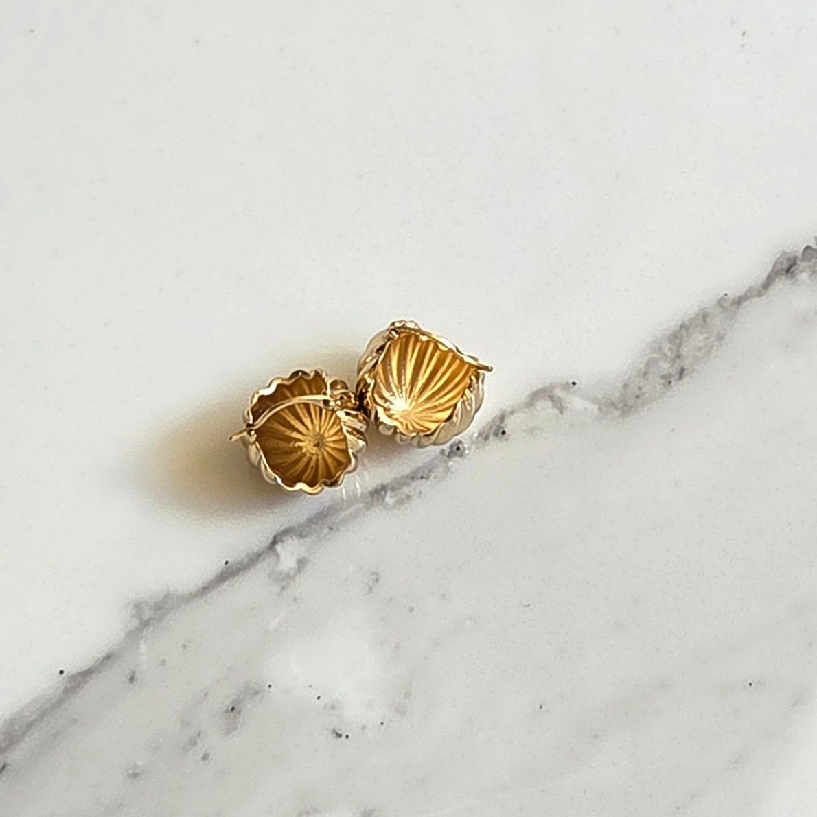 Argolinha Canelê – Brinco Folheado | Textura Canelada | Dourado ou Prata